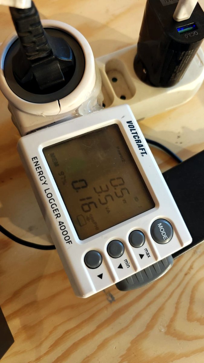 Voltcraft Energy Logger 4000F showing 0.5 W, 3.5 VA and power factor 0.16